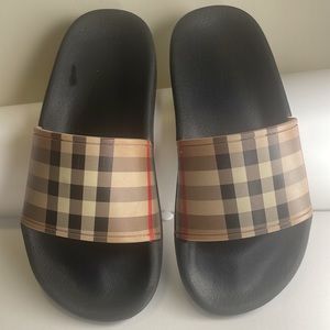 Burberry rubber beige slipper with vintage check print size 29.